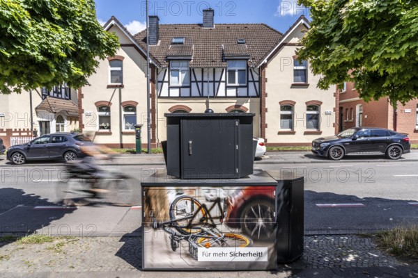 Semi-stationary speed camera in Nobelstraße, in the Wiesdorf district of Leverkusen, Bayer AG's