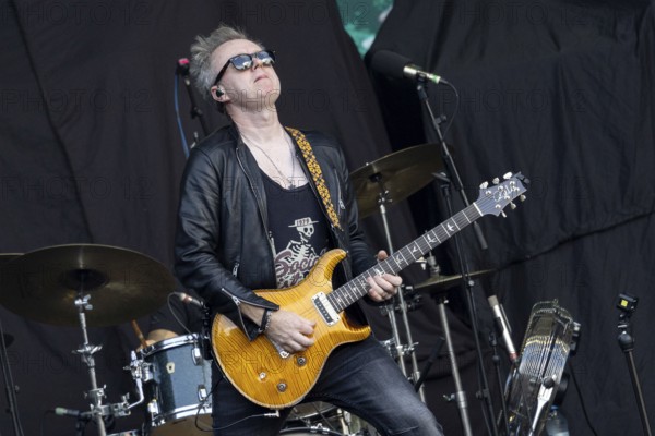 Simon McBride, guitarist, singer, producer, Northern Ireland, open air at the Citadel Music