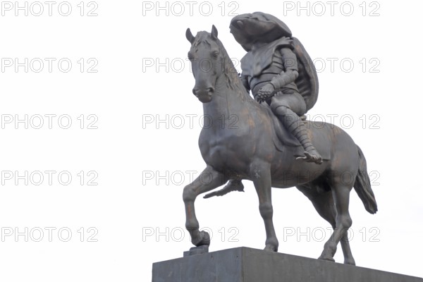 Sculpture Beetle on A Horse by Julius von Bismarck 2024, Blickachsen 14, modern art, equestrian