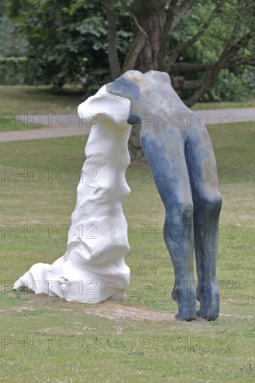 Sculpture Arched Figure by Grace Schwindt 2020, Blickachsen 14, modern art, abstract art, female