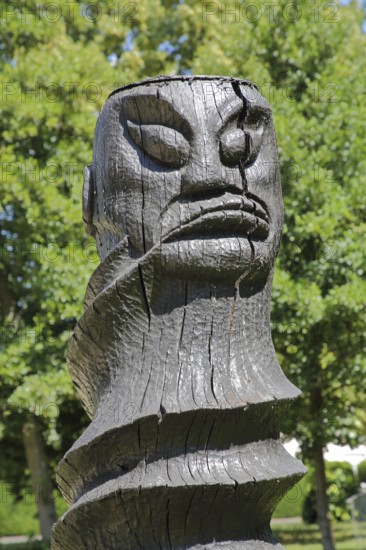 Sculpture Der Verdrehte von Kunsttäter 2009, black, wood sculpture, modern art, twisted, twisting,