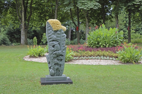 Sculpture Unkraut vergeht nicht by Joscha Bender 2025, Blickachsen 14, modern art, stele with