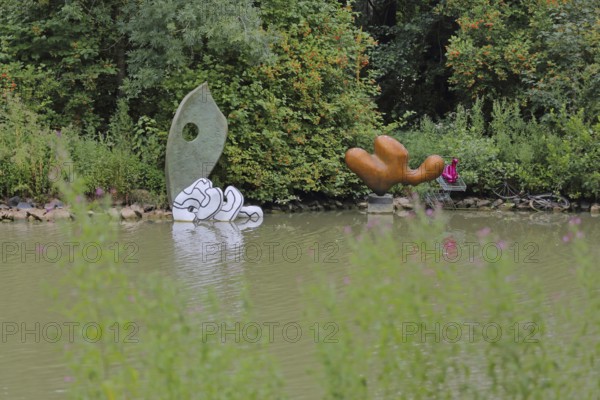 Art installation The Year of Living Dangerously by Maria Loboda 2022, Blickachsen 14, sculpture,