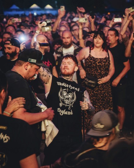 Frank Carter, singer of the Sex Pistols ft. Frank Carter sings live in the audience at the
