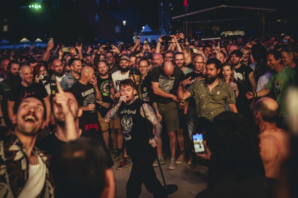 Frank Carter, singer of the Sex Pistols ft. Frank Carter sings live in the audience at the