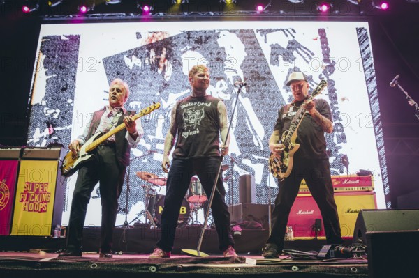Steve Jones (guitarist), Frank Carter (singer) and Glen Matlock (bassist) from the Sex Pistols ft.