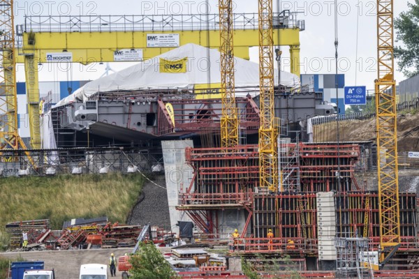 Rhine bridge Duisburg-Neuenkamp, motorway A40, start of construction of the second bridge, bridge