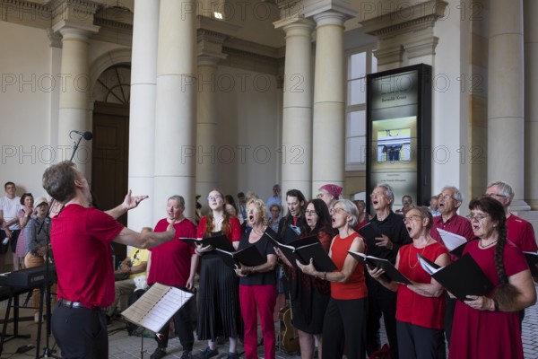 Hans-Beimler-Chor at the Humboldt Forum as part of the Fête de la Musique. The music event, which