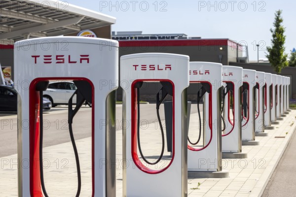 Merklingen charging park in the Swabian Alb. There are charging stations from Ionity and Tesla at