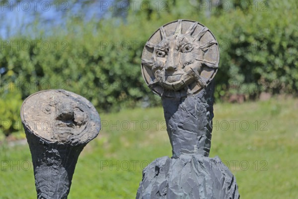Sculpture Sun and Moon by Markus Lüpertz 2017, modern art, bronze sculpture, two faces, moon face,