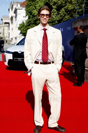 Bert Heldt (opera.bert Influencer Instagram) arriving at Charles Gounod's Roméo et Juliette after