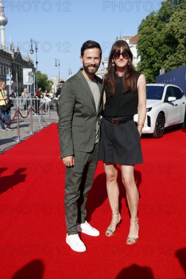 Franz Dinda and Elise Dinda arriving for Charles Gounod's Roméo et Juliette after William