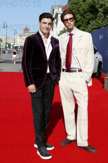 Guest and Bert Heldt (opera.bert Influencer Instagram) arriving at Charles Gounod's Roméo et