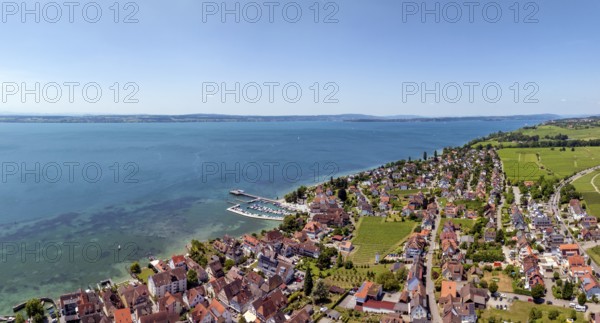 Luftbild, Panorama von der Bodenseegemeinde Hagnau, Winzerdorf und beliebter Ferienort am Bodensee,