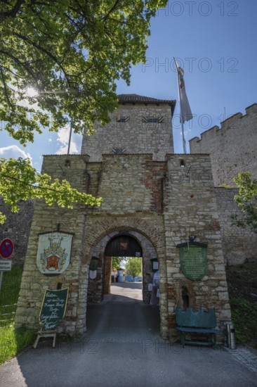 Castle gate of Lengenfeld Castle, dating from the 12th century, Burglengenfeld, Upper Palatinate,