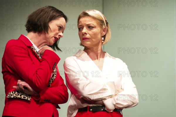 Julia Grimpe - Claudia, Katrin Schwingel - Dorothee, murder colleagues, photo rehearsal on