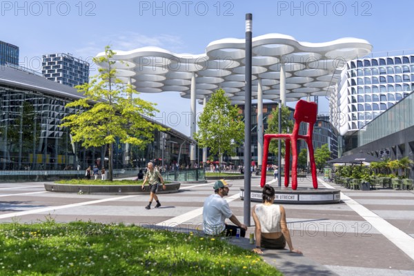 Utrecht Centraal station, station forecourt at Hoog Catharijne shopping centre and station
