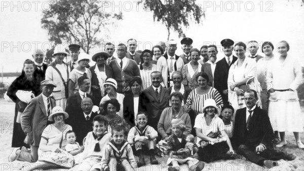 Group on the beach, Baltic Sea, 1930s, Large family on the beach posing for a photo, in summer