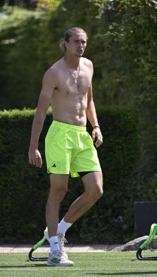 Training, warm-up, Alexander Zverev GER, upper body naked, tennis, ATP 250, BOSS Open 2025,