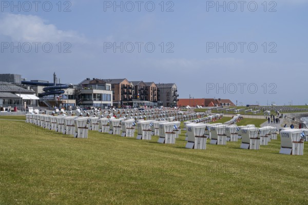 Beach chairs on the green beach, building on the promenade, Büsum, North Sea, Schleswig-Holstein,