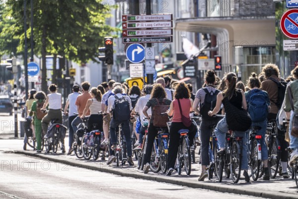 Central cycle path on the Lange Viestraat, lanes for pedestrians, cyclists and local traffic are