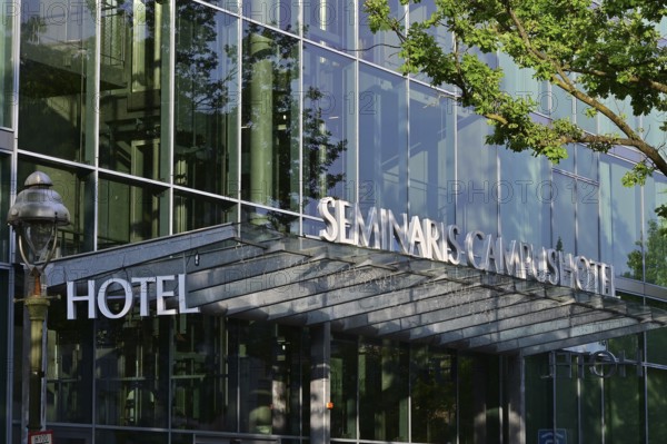 The Seminaris Campus Hotel is located between university, cultural and scientific institutions on