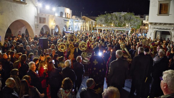 Good Friday, Epitaphios, Funeral procession, Final gathering, Large crowd participates in a