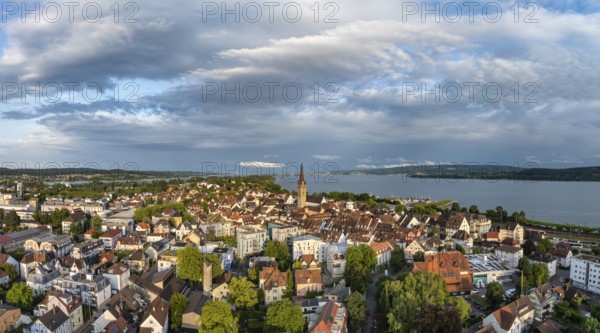 Luftbild, Panorama von der Stadt Radolfzell am Bodensee mit dem Radolfzeller Münster von der