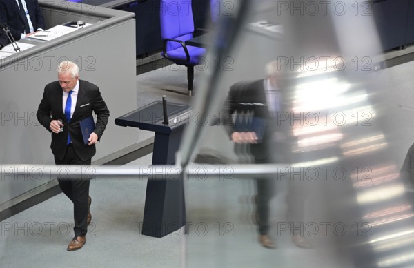 Federal Minister Alois Rainer (CDU/CSU) addresses the eleventh session of the Bundestag on the