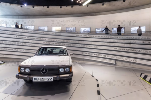 Mercedes-Benz Experimental Safety Vehicle ESF 22 from 1973. Department Myth 5. masterminds - safety