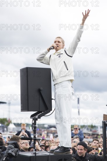 Felix Brummer (Felix Kummer), singer of Kraftklub at a secret gig of the band at the Rock am Ring
