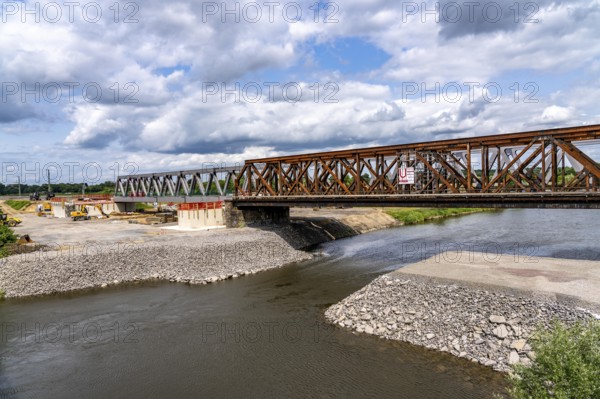 Reconstruction, extension of the Emmerich-Oberhausen railway line, three tracks, including 47 new