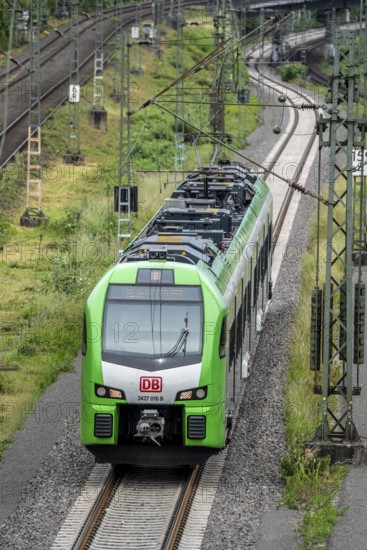 S-Bahn train, S4, on the line between Bochum and Dortmund, near Dortmund-Marten, multi-track line