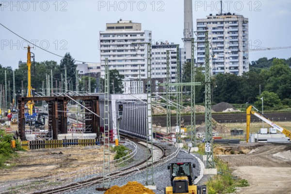 Reconstruction, extension of the Emmerich-Oberhausen railway line, three tracks, including 47 new