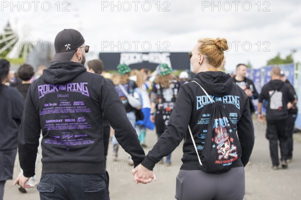 Two festival visitors with Rock am Ring jumpers at the Rock am Ring Festival on Friday, Nürburgring