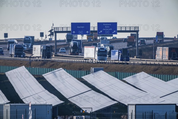 20 MWp open-air photovoltaic system, from RWE, with over 36600 solar modules, in a 200 meter edge,