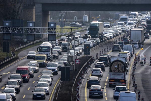 Traffic jam on the A43 motorway near Herne, left heading north, in front of the barrier system, the