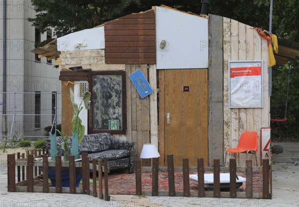 Ahrbnb, an installation by Rocco and his brothers, for the lack of state aid for the victims of the