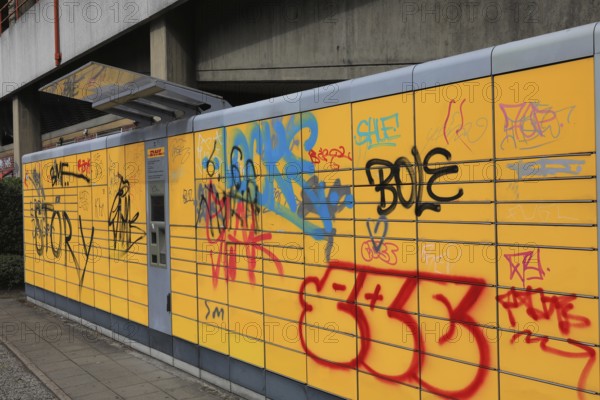 Property damage, smudges at a Deutsche Post parcel collection station, here in Oldenburg, Lower