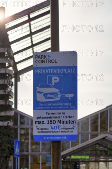 Private parking space with license plate recognition threat of contractual penalty, contractual