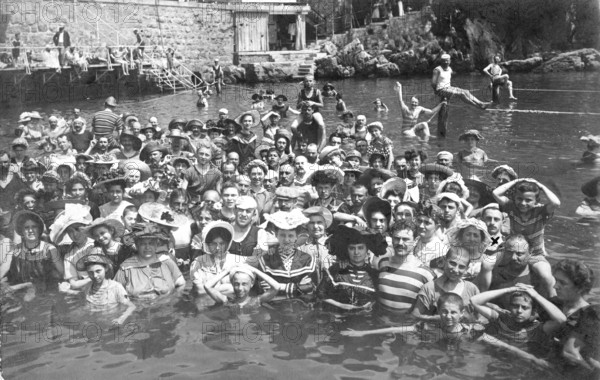 Large bathing group in a lake, woman, men, children, woman often in full clothing, swimwear, July