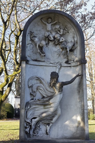 Grave relief Allegory of the Soul by Federico Fabiani, historic grave site Pasquale Faccenda,