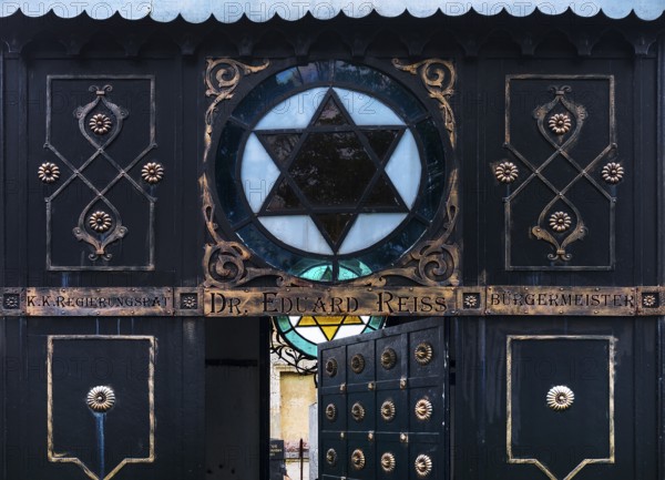 Entrance to the grave of the first Jewish mayor Dr. Eduard Reiss in Czernowicz, 1850-1907, Jewish