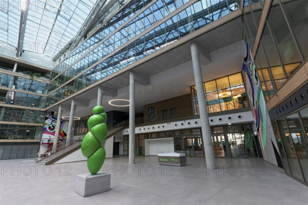EUREF-Campus Düsseldorf, atrium with sculpture Blow up by Stephan Marienfeld, European Energy Forum