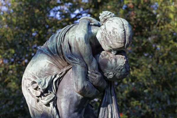 Grave sculpture Reunion by sculptor Friedrich Coubillier, Schiess Pfeifer Historical Grave Site,