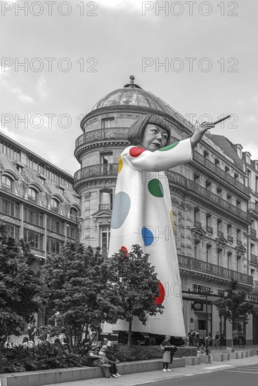 Gigantic figure by Japanese artist Yayoi Kusama pointing at Louis Vuitton department store, black