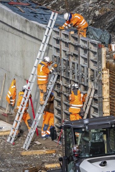 Construction work on a concrete retaining wall at the Duisburg-Kaiserberg motorway junction, on the