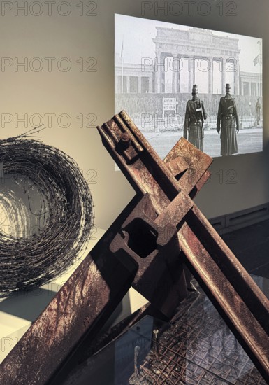 Construction of the Wall as a presentation in the House of History with original material and