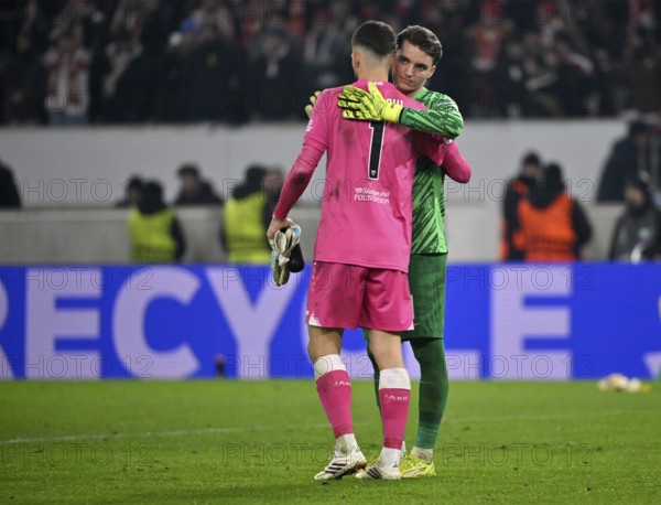 Goalkeeper Marvin Keller BSC Young Boys Bern (01) congratulates goalkeeper Fabian Bredlow VfB