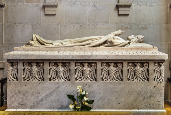 High grave of Hedwig of Anjou, also Saint Hewig of Poland, 1399, Wawel Cathedral, Coronation and